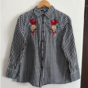 INFLUENCE | Black and White Gingham Floral Embroidered Button Down Shirt | Large
